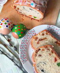 Пасхальный хлеб с изюмом, маком и цукатами