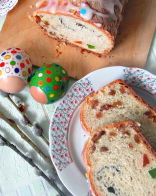 Пасхальный хлеб с изюмом, маком и цукатами