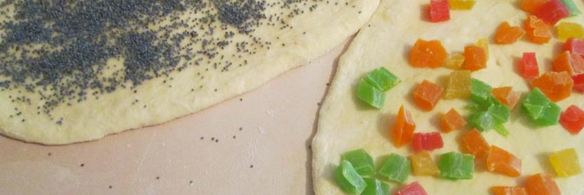 пасхальный хлеб с изюмом, маком и цукатами