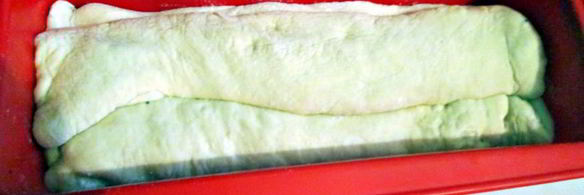 пасхальный хлеб с изюмом, маком и цукатами