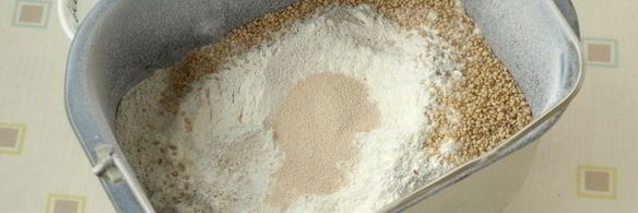 пшенично-ржаной хлеб с кунжутом в хлебопечке