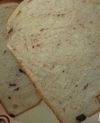 Пшеничный хлеб с сушеной клюквой