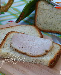 Пшеничный хлеб с сушеной петрушкой в хлебопечке