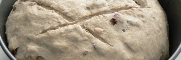 ржаной хлеб с клюквой и грецким орехом