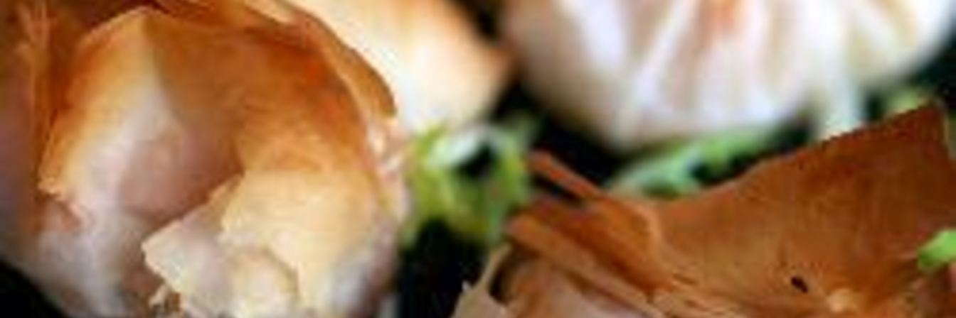 Конвертики из фило с фетой и креветками