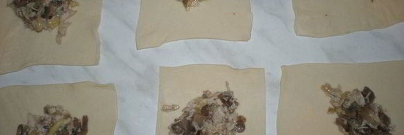 конвертики из слоеного теста