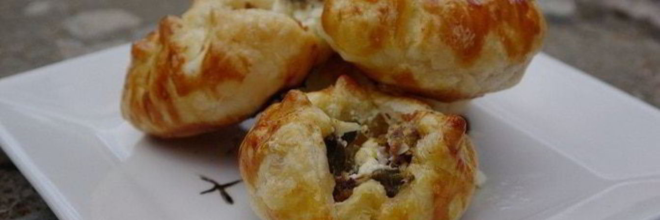 Конвертики с козьим сыром, каперсами и анчоусами