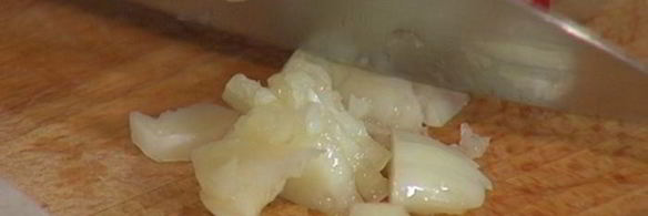 конвертики с козьим сыром, каперсами и анчоусами