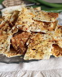 Чипсы из лаваша со сметаной и сыром