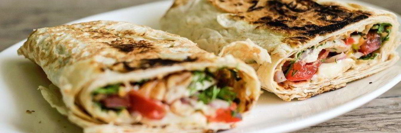 Хрустящий лаваш с сыром и помидорами