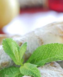 Конвертики из лаваша с грушами и шоколадом