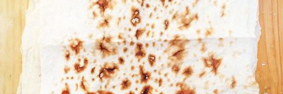 конвертики из лаваша с сулугуни, зеленью и томатами