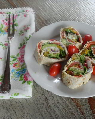 Лаваш с семгой и огурцом