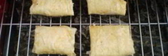 лаваш с сыром и помидорами на костре