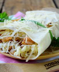 Паста с креветками в лаваше