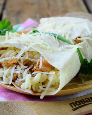 Паста с креветками в лаваше