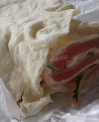 Рулет с рыбой в лаваше