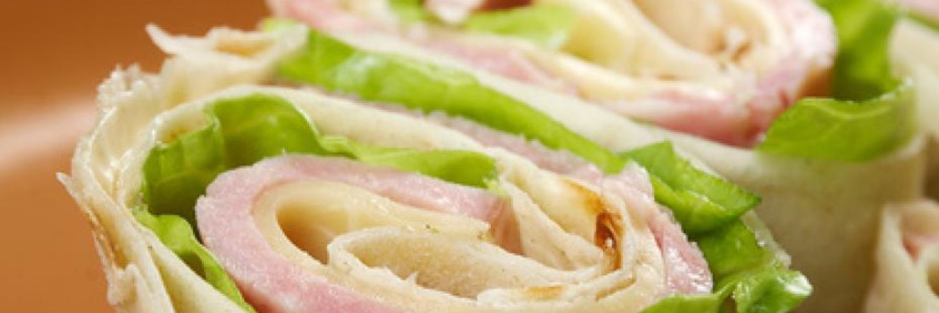 Рулеты из лаваша с сыром, ветчиной и зеленью