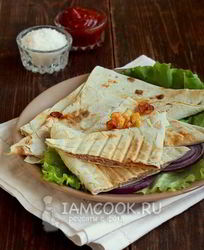 Треугольники из лаваша с ветчиной и сыром