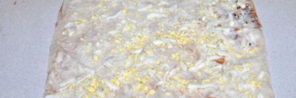 закуска из лаваша с паштетом, яйцами и сыром