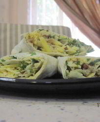 Закуска в лаваше с сыром и орехами