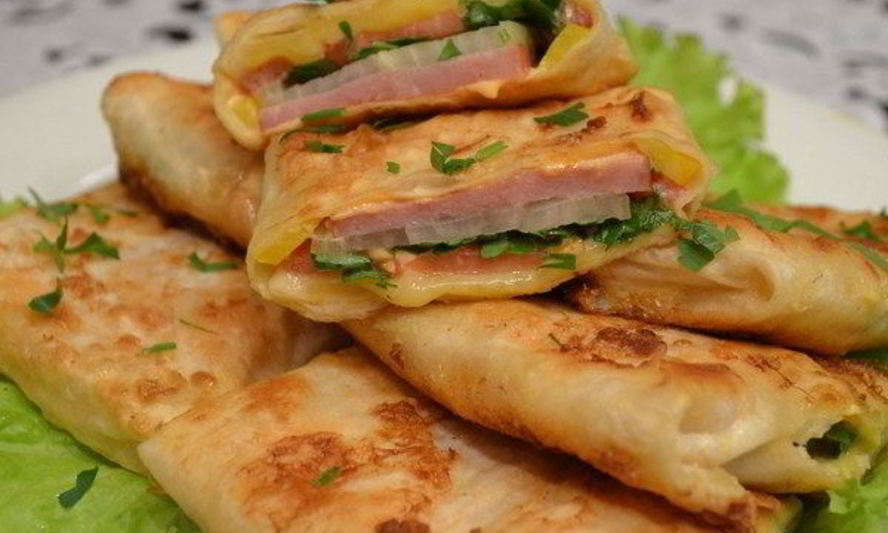 Рецепт жареного лаваша с колбасой и грибами