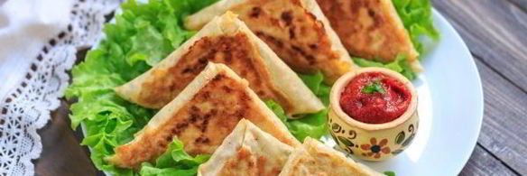 жареный лаваш с колбасой и сыром