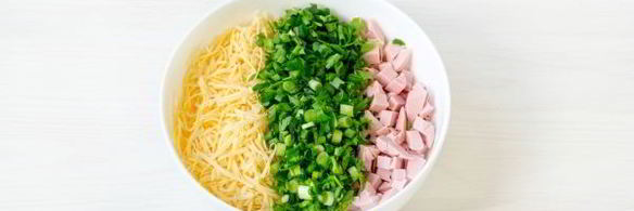 жареный лаваш с колбасой и сыром