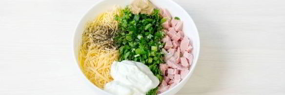 жареный лаваш с колбасой и сыром