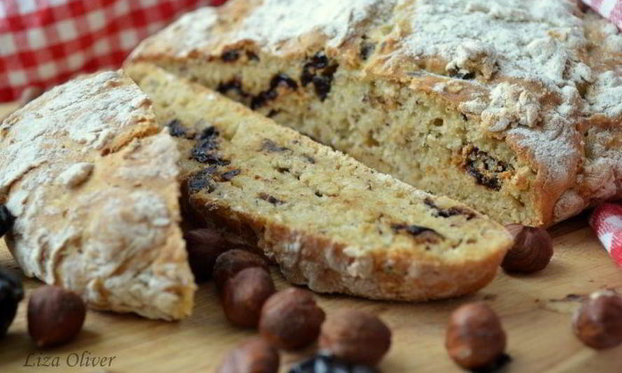 Рецепт бездрожжевой кефирной лепешки с фундуком и черносливом