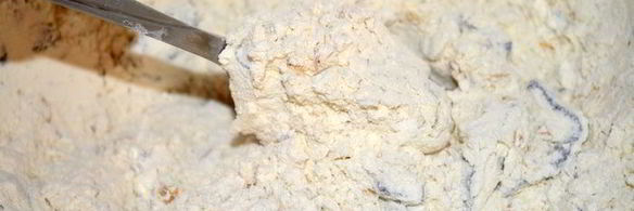 бездрожжевая кефирная лепешка с фундуком и черносливом