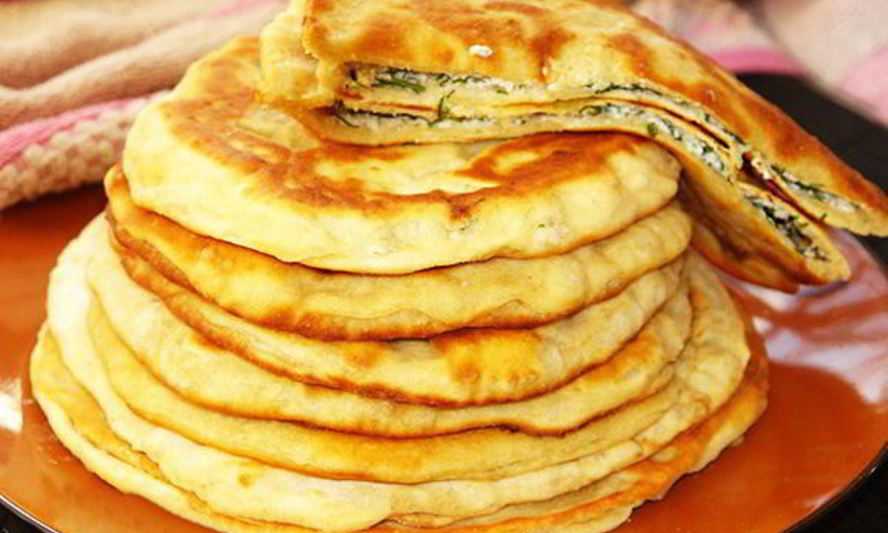 Рецепт домашних сырных лепешек с зеленым луком