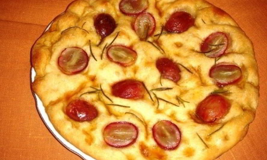 Рецепт фокаччи с красным виноградом