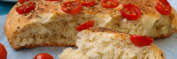 фокачча с помидорами черри и ароматными травами