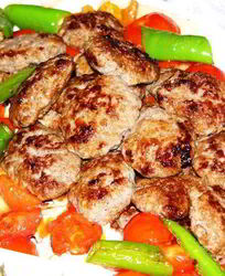 Говяжьи котлеты на лепешке пиде