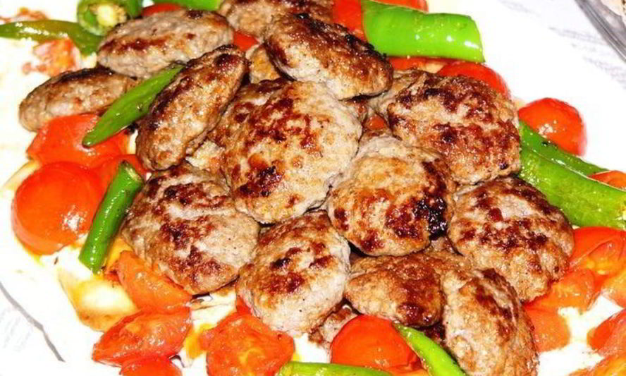 Рецепт говяжьих котлет на лепешке пиде