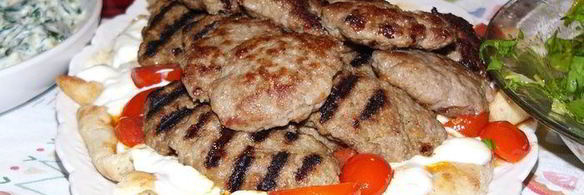 говяжьи котлеты на лепешке пиде