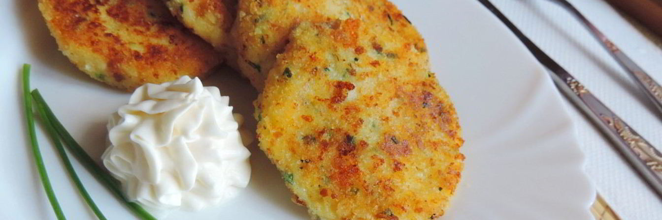 Картофельно-творожные лепешки с зеленью