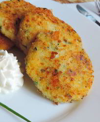 Картофельно-творожные лепешки с зеленью