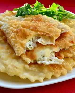 Хрустящие лепешки с сыром Фета и зеленью