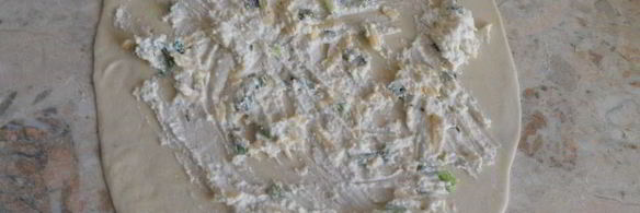 хрустящие лепешки с сыром фета и зеленью