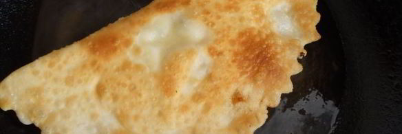 хрустящие лепешки с сыром фета и зеленью