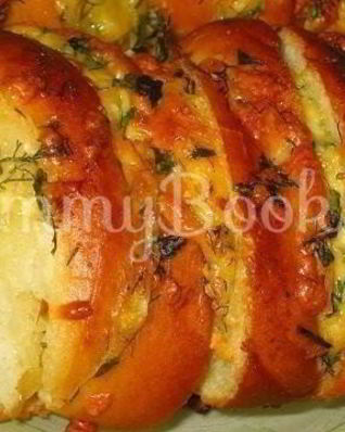 Хрустящий хлебушек пропитанный маслом, сыром и чесночком