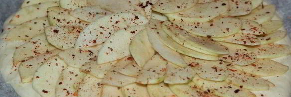 лепешка с яблоком и сыром