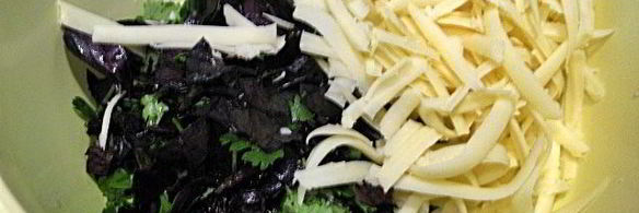 лепешка с зеленью и моцареллой