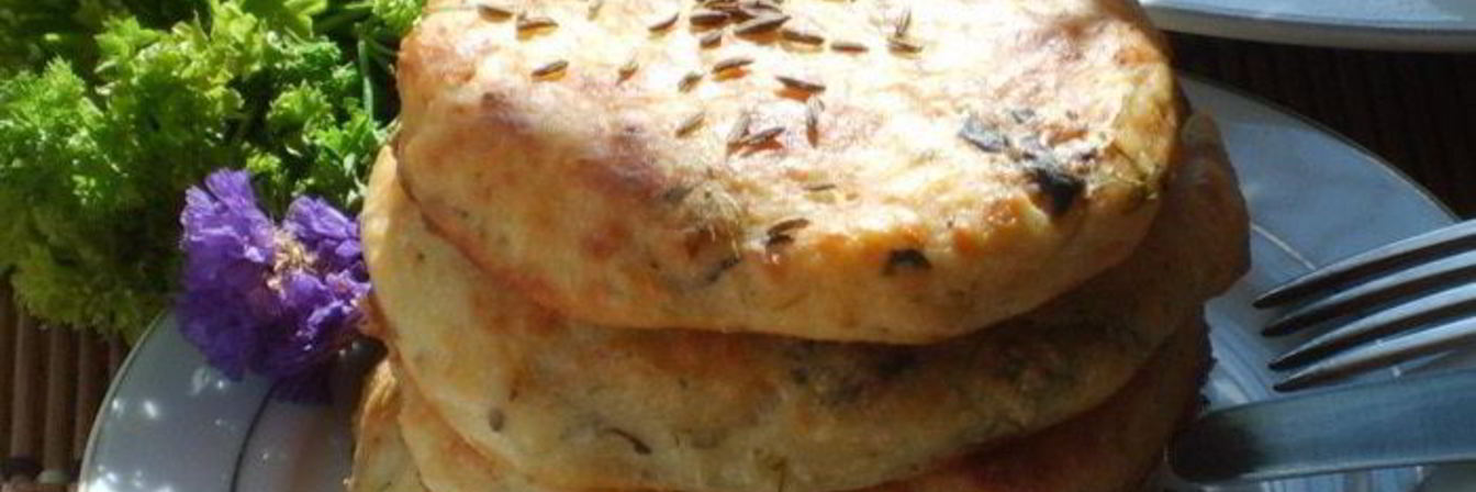 Лепешки картофельно-творожные с тмином и травами