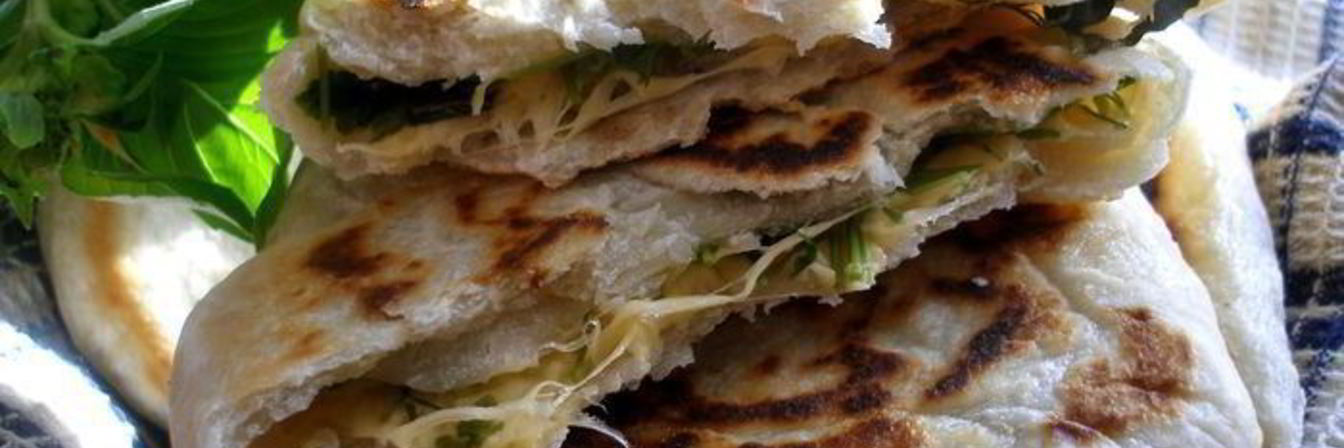 Лепешки на минеральной воде с зеленью и сыром