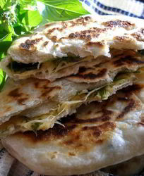 Лепешки на минеральной воде с зеленью и сыром