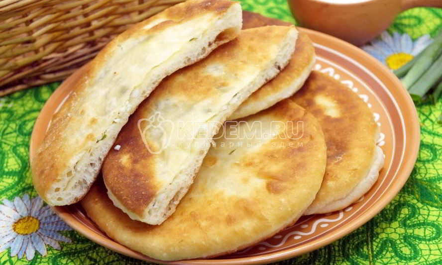 Рецепт лепешек на сковороде с зеленым луком и яйцом