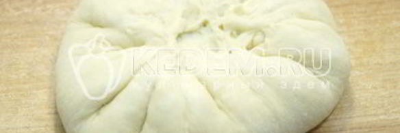 лепешки на сковороде с зеленым луком и яйцом